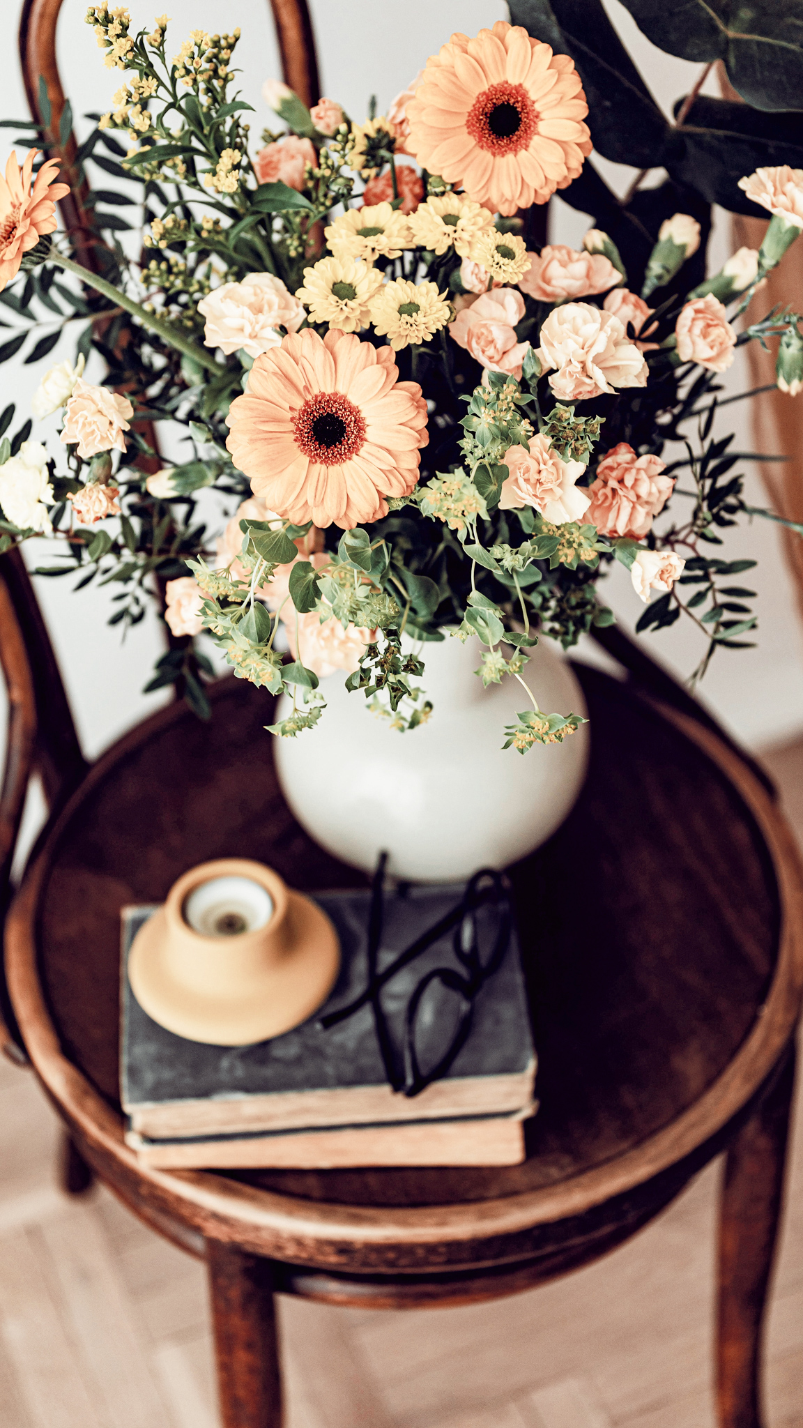 How to Arrange Flowers in a Vase: Easy Styling Tips & Flower Lists for Every Season | Mylk Alchemy How to Arrange Flowers in a Vase: Easy Styling Tips & Flower Lists for Every Season | Mylk Alchemy