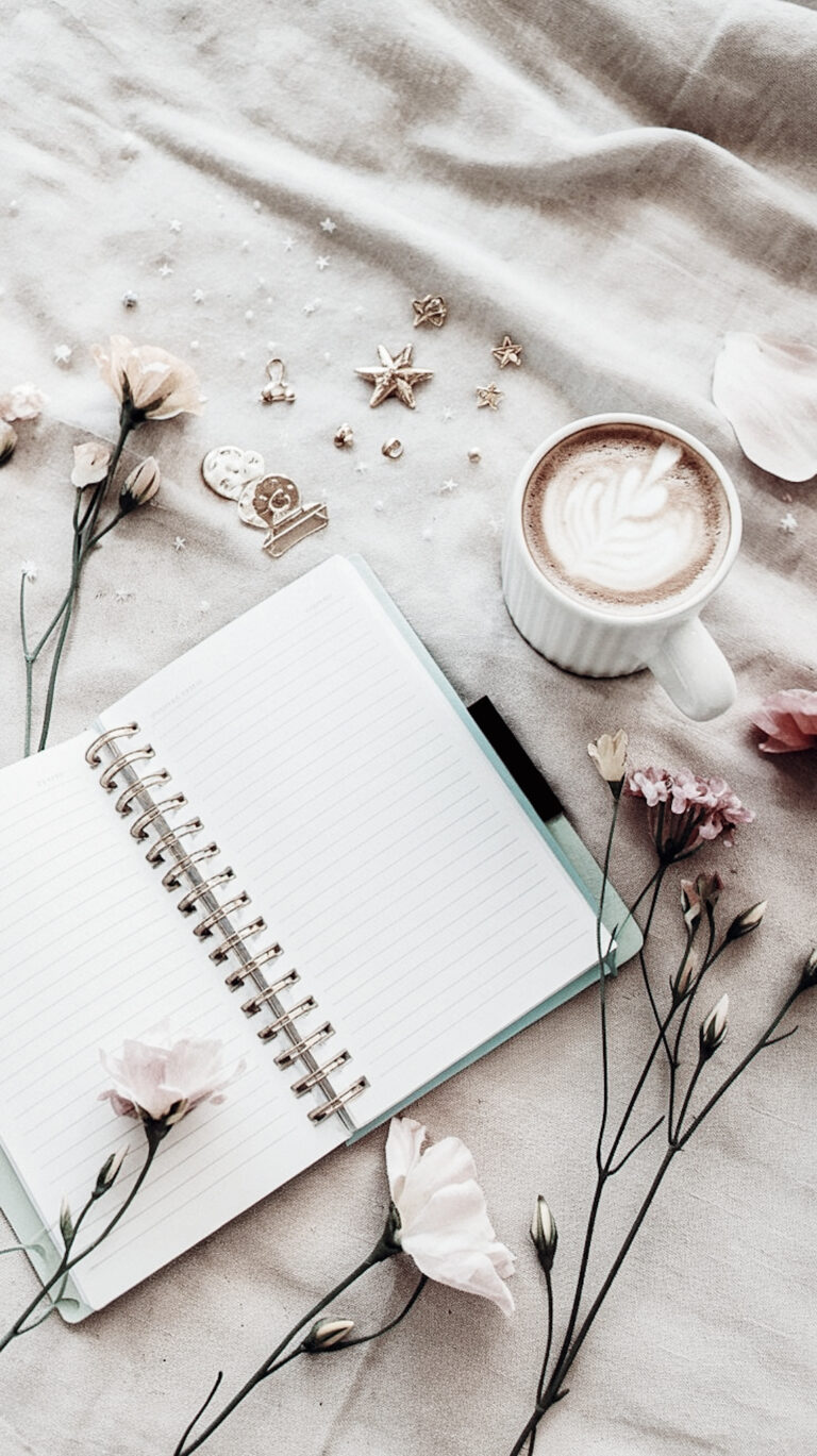 35 Aquarius Journal Prompts for Self-Discovery, Clarity & Creative Insight