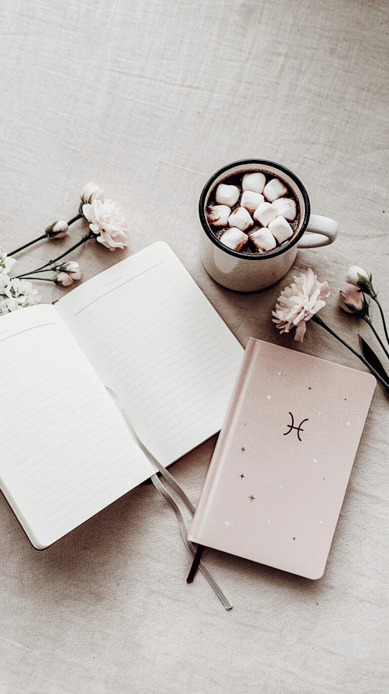 40+ Pisces Journal Prompts for Self-Discovery, Emotional Clarity, and Inner Peace