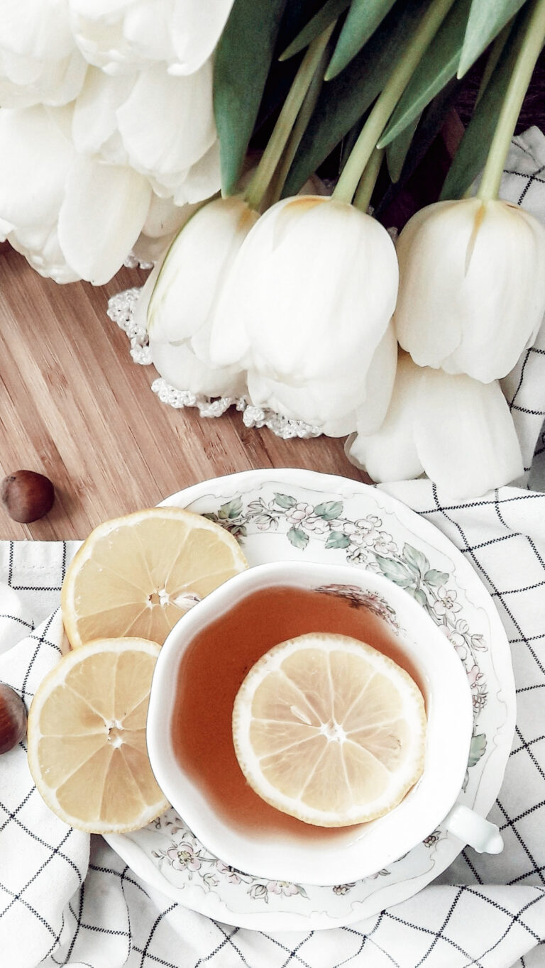 Adaptogens vs Nootropics: Unlock the Power of Plants for Your Brain & Body