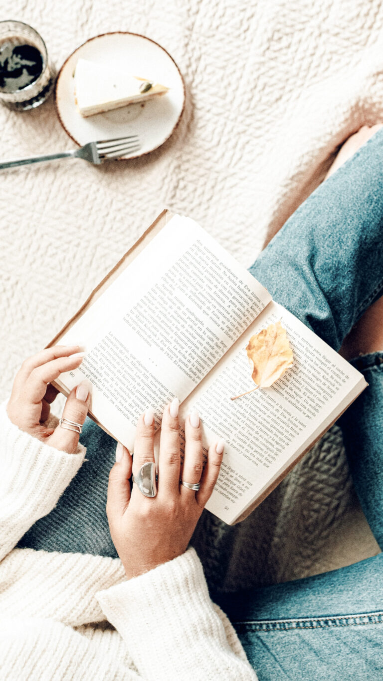 25+ Best Historical Fiction Books to Read (By Era & Theme)