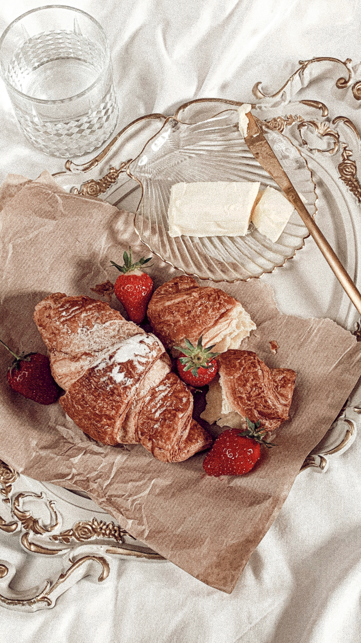 How to Create a Slow Morning Routine Inspired by French Café Culture |