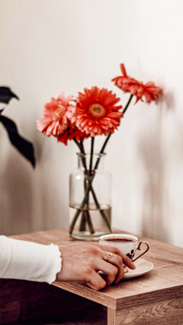 What Causes Extreme Mid-Afternoon Fatigue (Why You Crash Hard Around 2–4 PM)