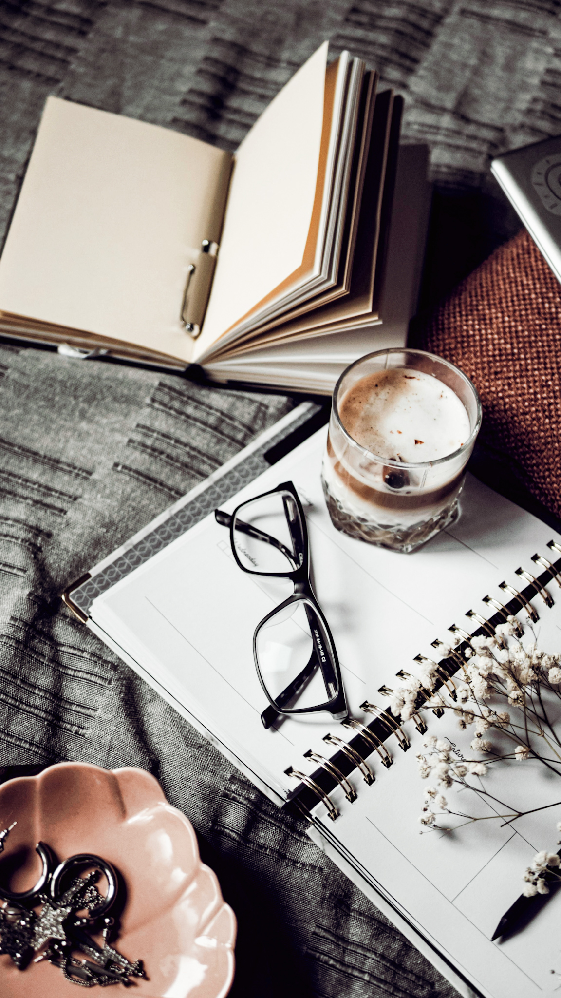 The Non-Linear Guide to Healing Burnout: Why Your Brain Needs “Fallow” Time |