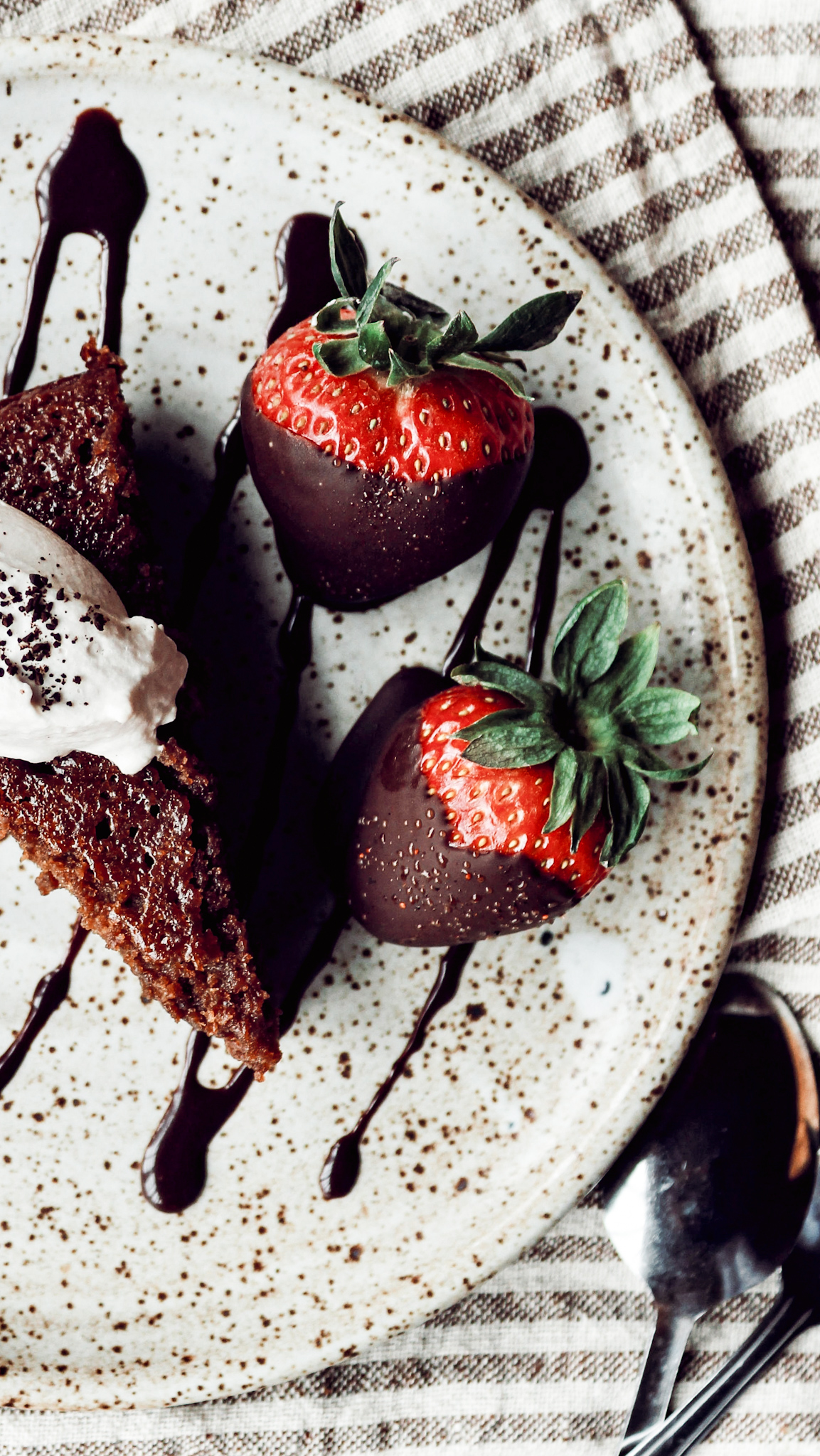 Easy Dark Chocolate Covered Strawberries Recipe |