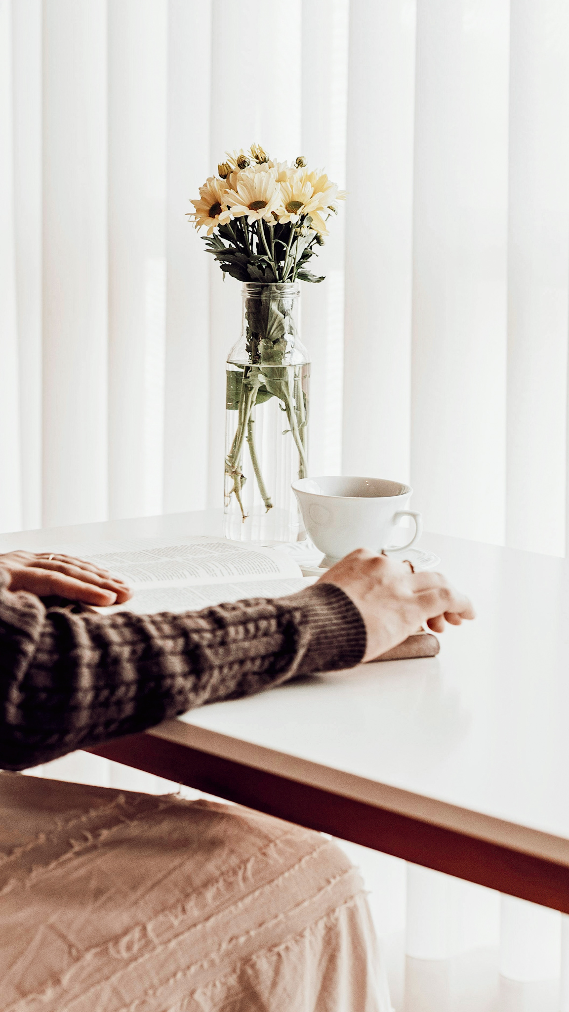 Why You Wake Up Anxious Every Morning (and How to Ease Morning Anxiety) |