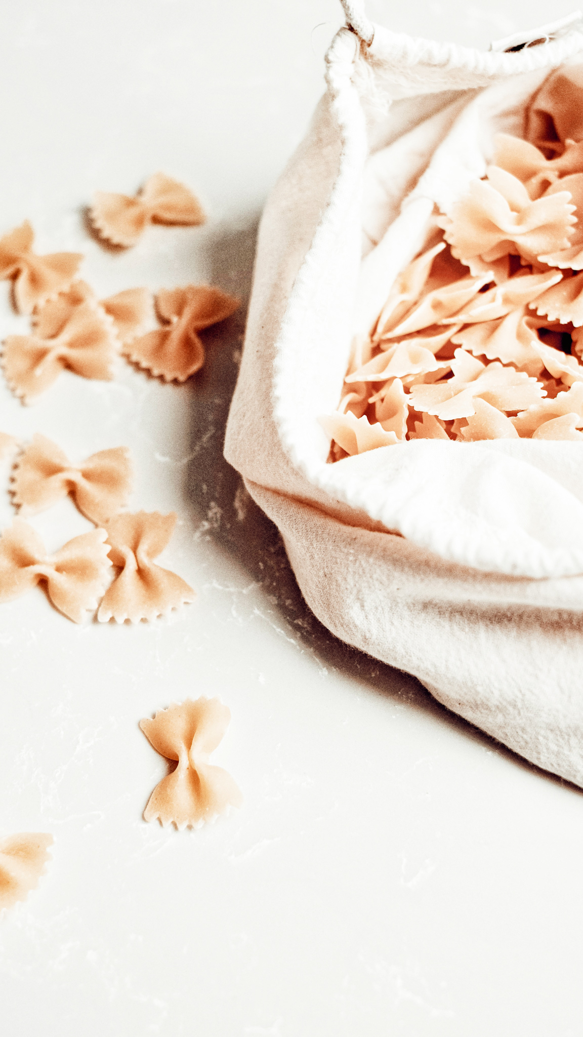 25 Capsule Pantry Staples That Make Cooking At Home Effortless |